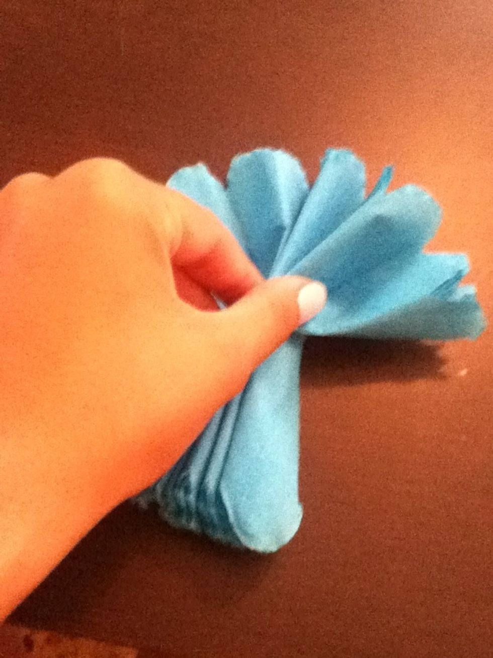 How to make flowers out of crepe or tissue paper B+C Guides