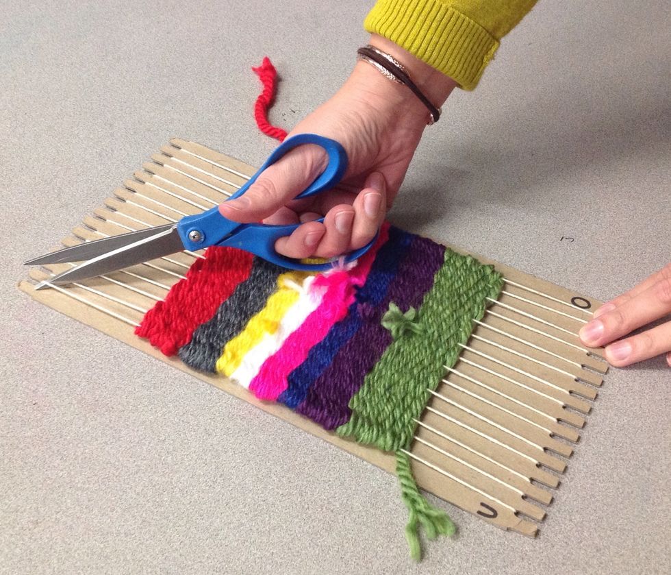 How to create and remove a weaving from a loom - B+C Guides