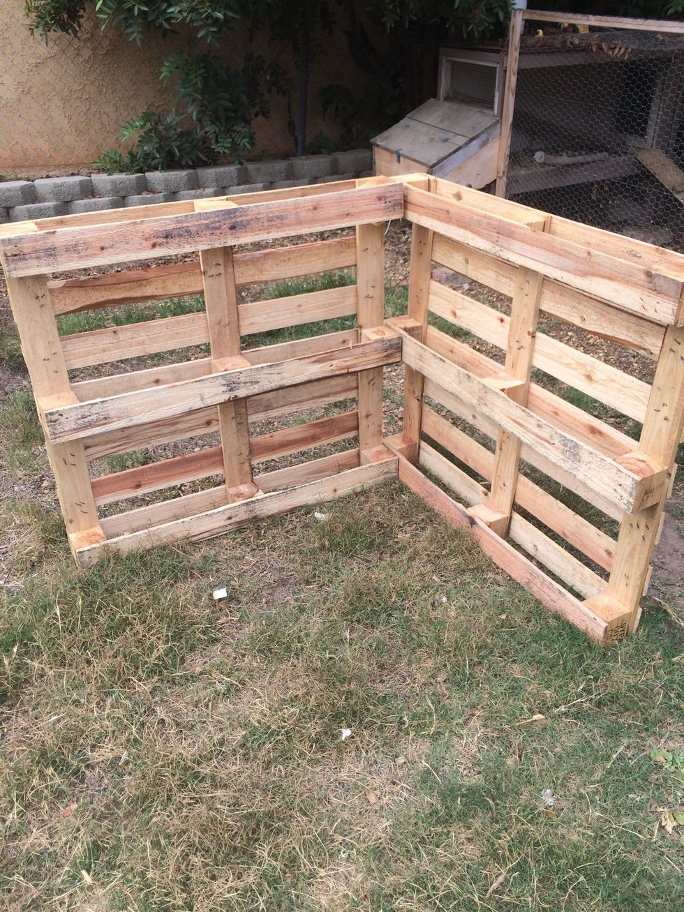 How to make a chicken coop out of pallets. B+C Guides