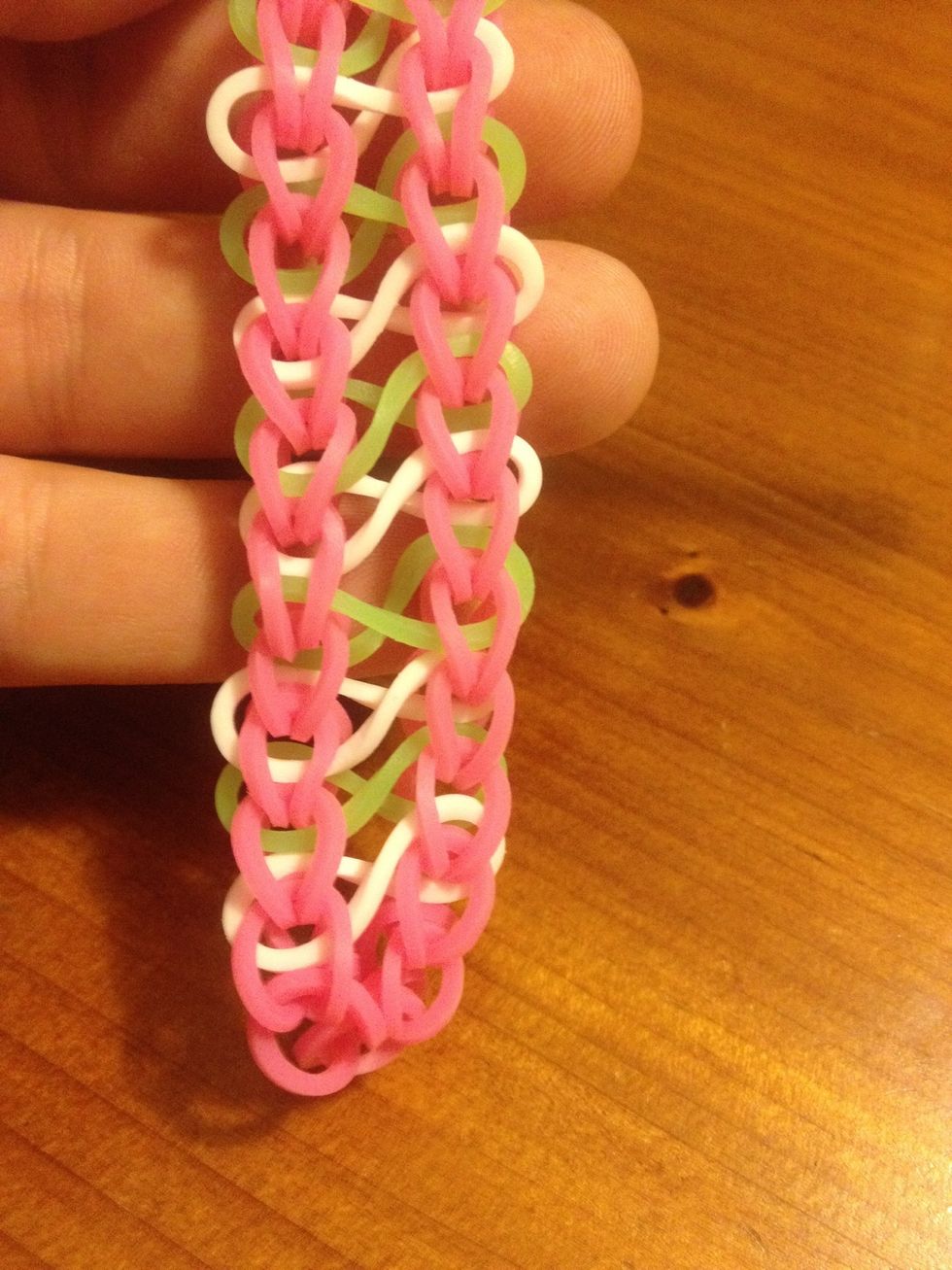 How to make infinity loom band bracelet ( beg/int) - B+C Guides