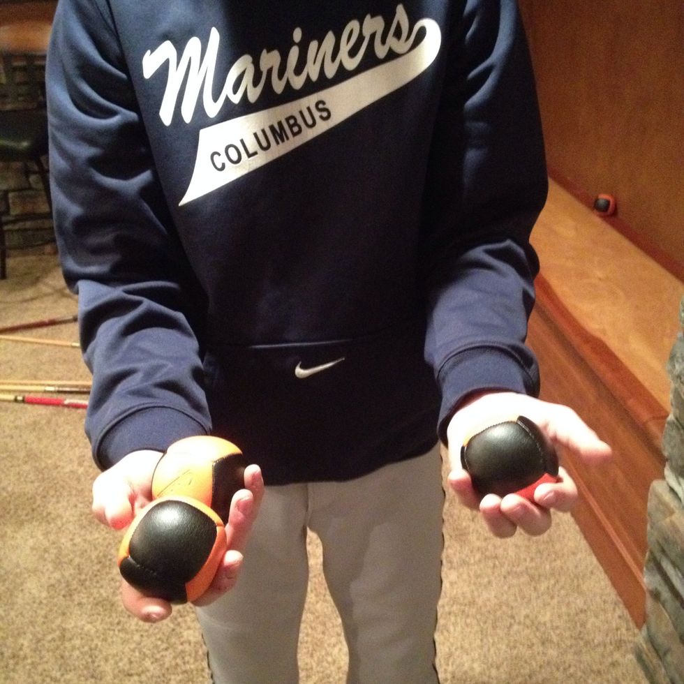 How to juggle 4 balls B+C Guides