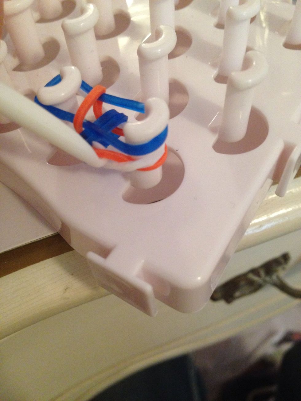 How to make an inverted fishtail rainbow loom - B+C Guides