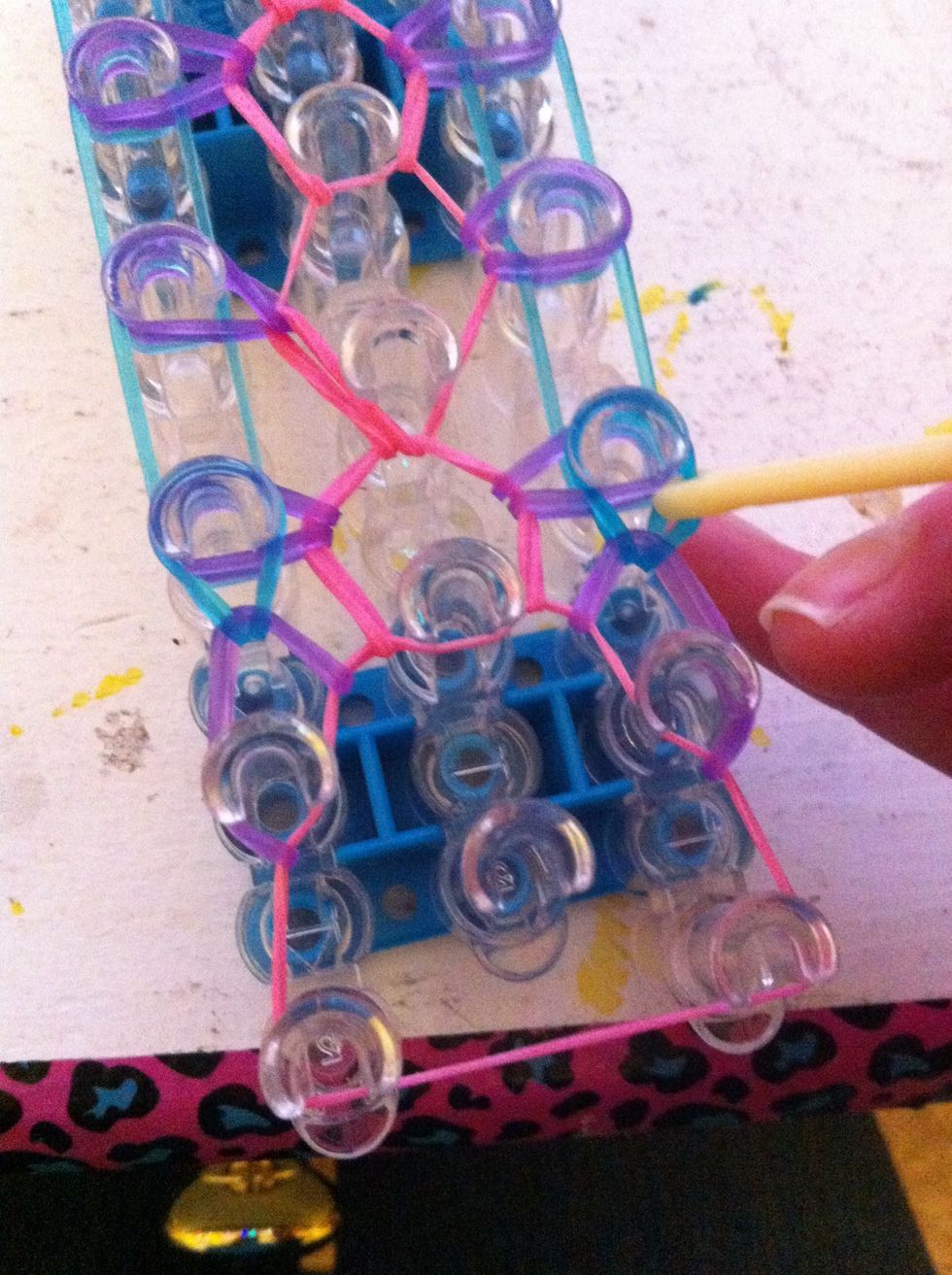 How to make a "zippy chain" rainbow loom bracelet B+C Guides