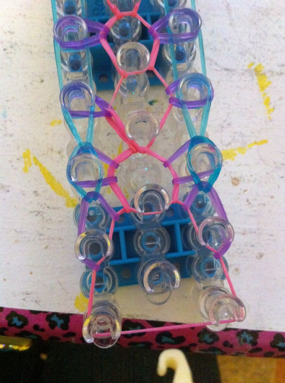 How to make a "zippy chain" rainbow loom bracelet B+C Guides