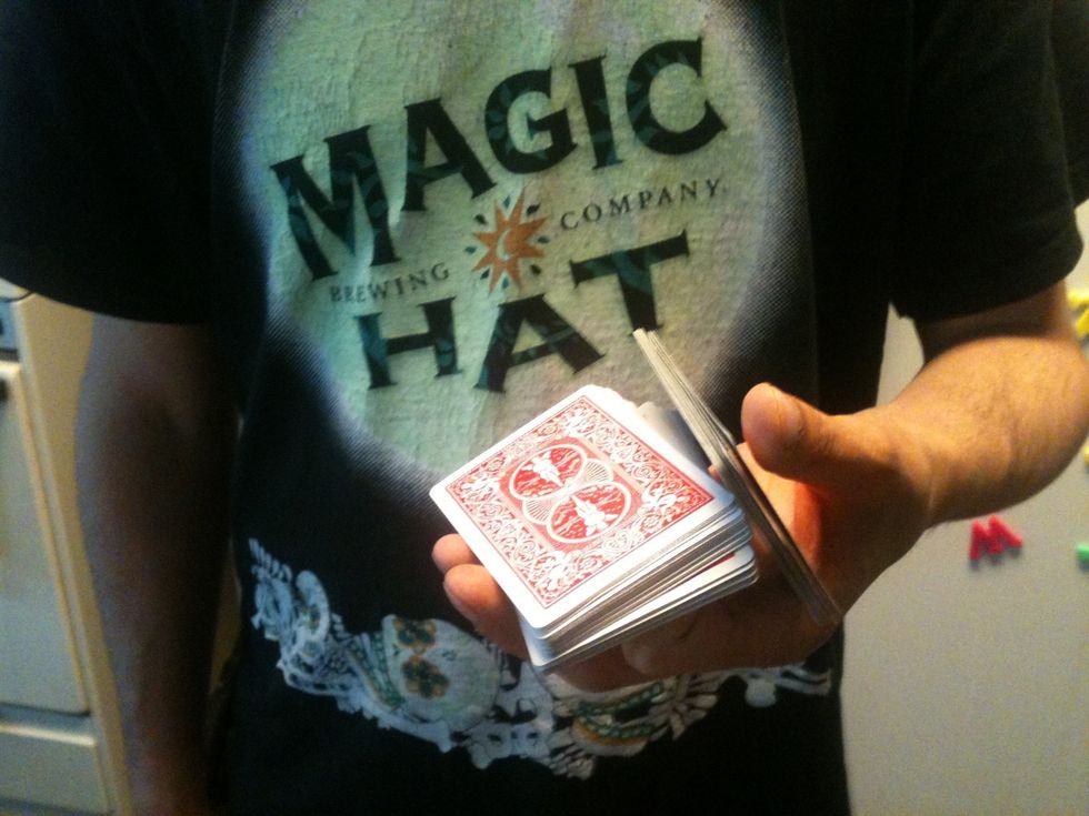 How to cut a deck of cards with one hand (2 methods) B+C Guides