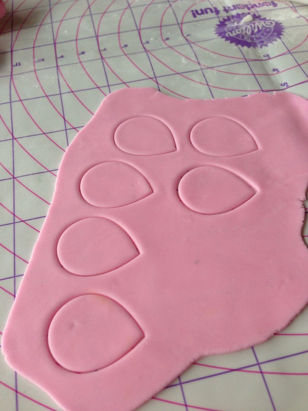 How to make hibiscus flower fondant B+C Guides