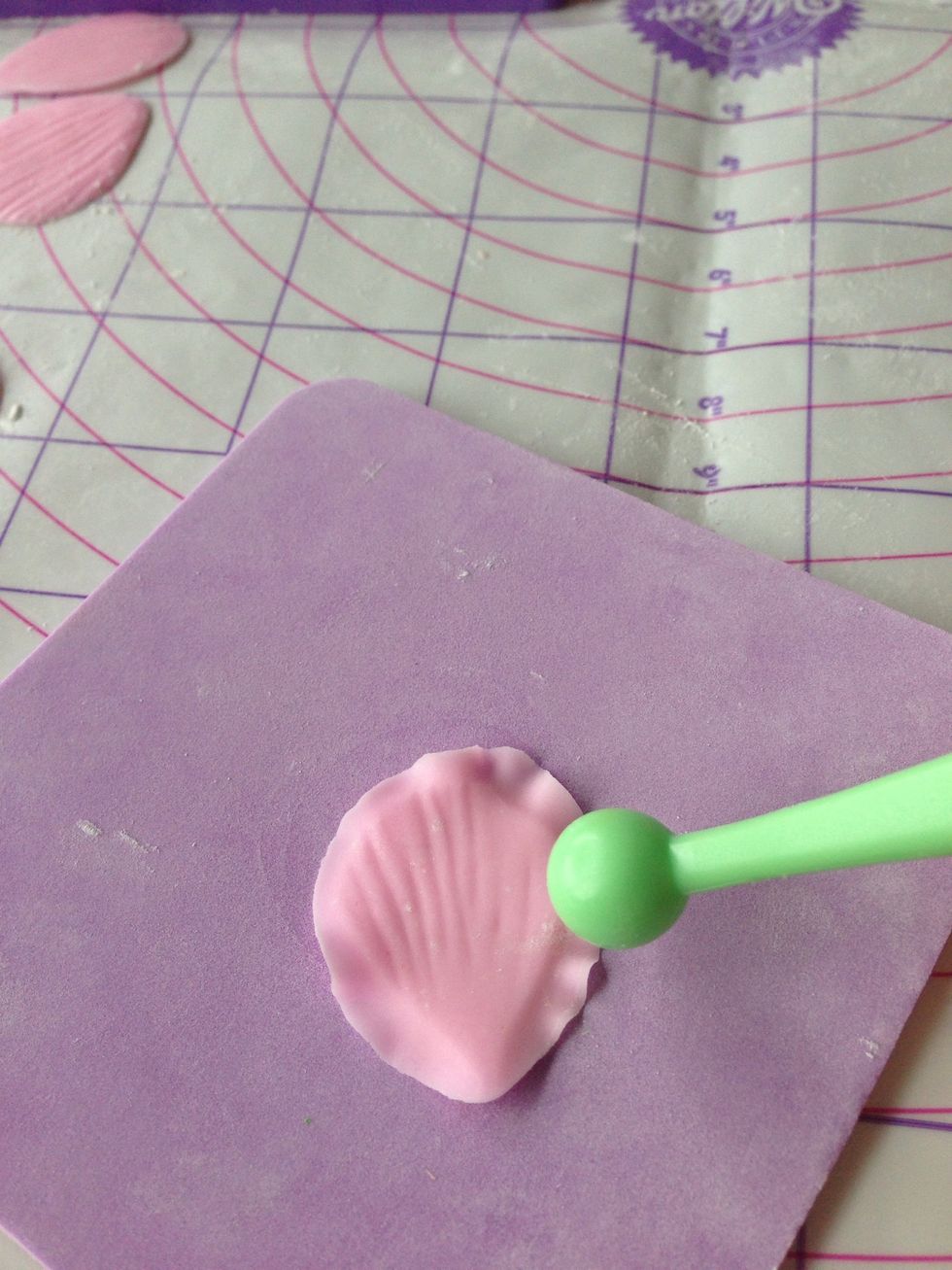 How to make hibiscus flower fondant B+C Guides