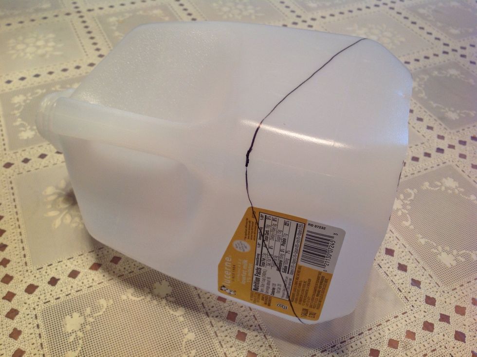 How to make a scoop from a milk jug B+C Guides