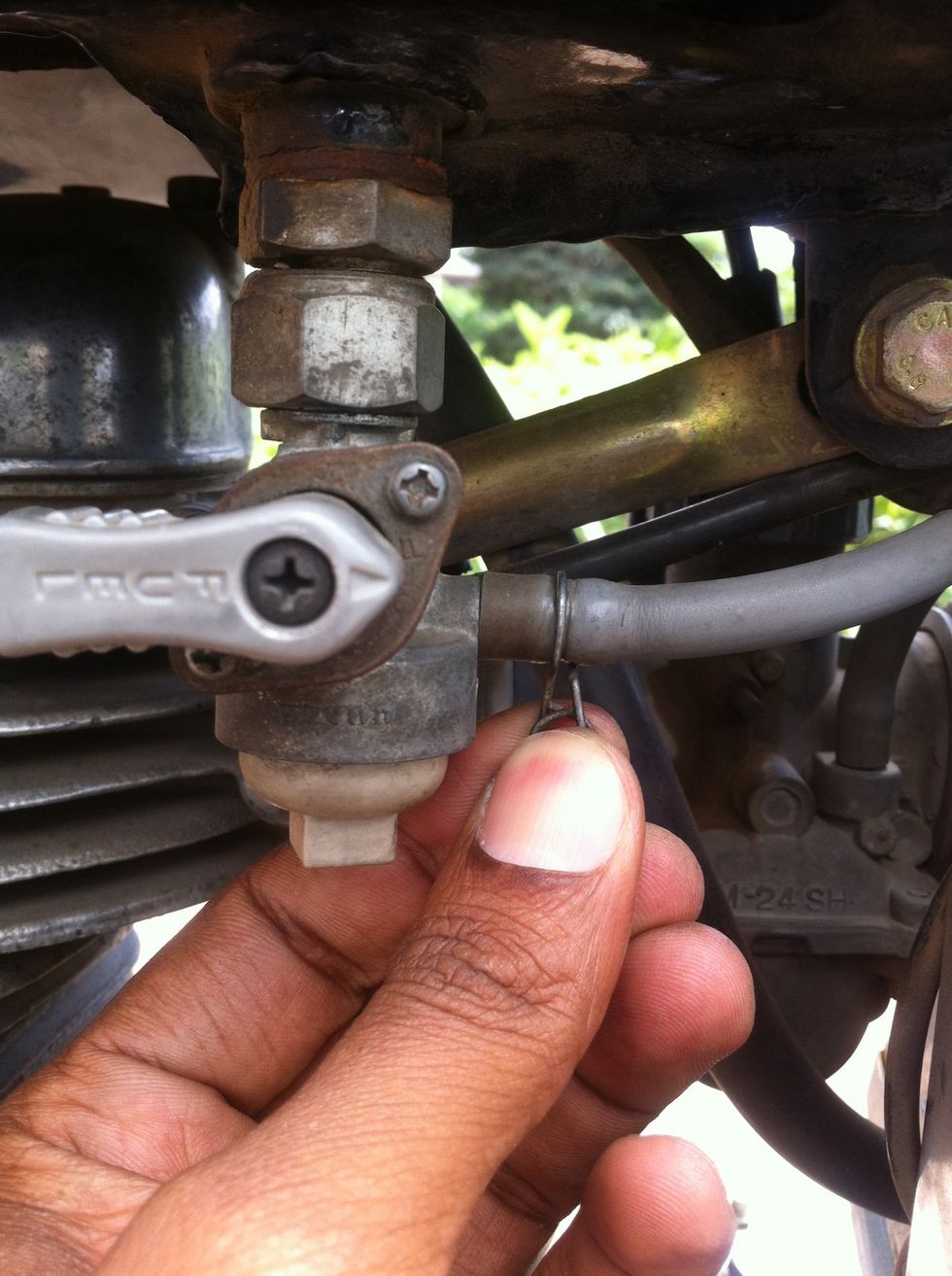 How to change throttle cable for a royal enfield std 350 B+C Guides