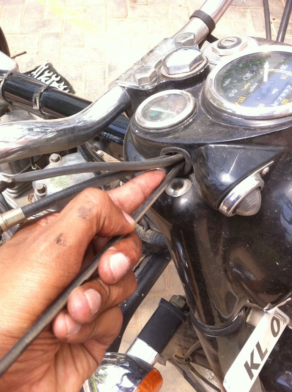 How to change throttle cable for a royal enfield std 350 B+C Guides