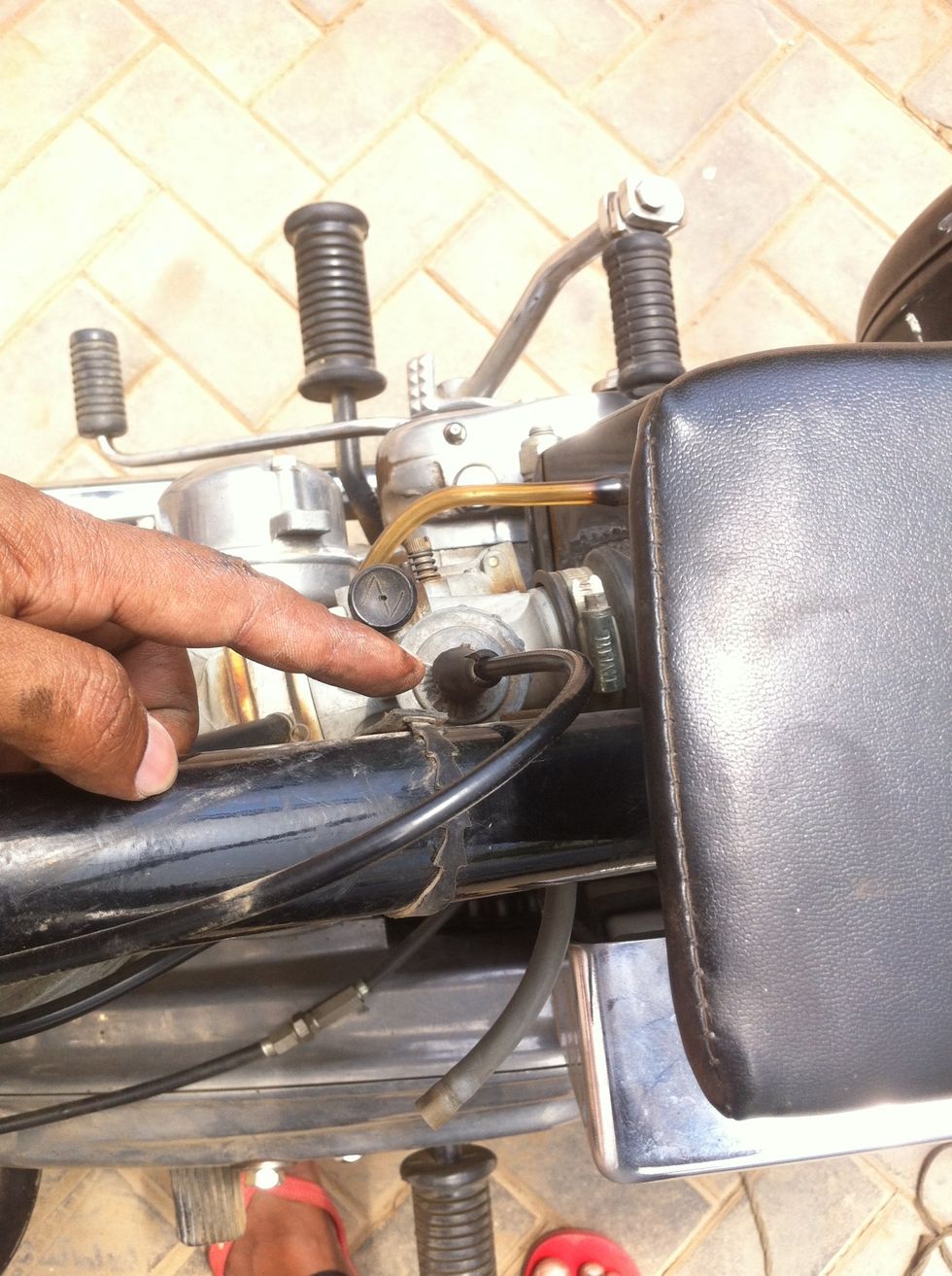 How to change throttle cable for a royal enfield std 350 B+C Guides