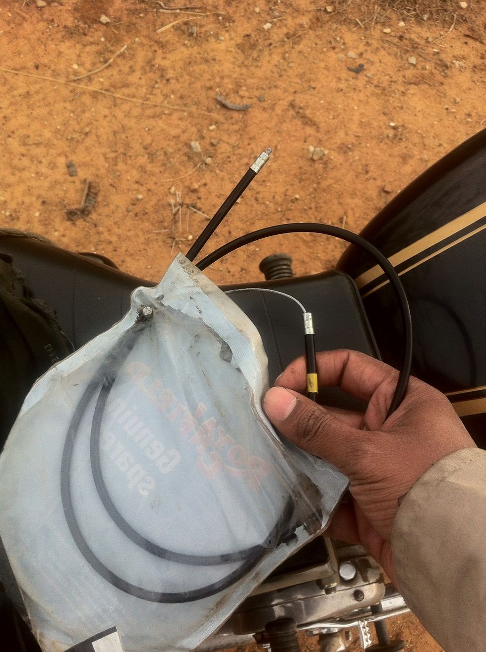 How to change throttle cable for a royal enfield std 350 B+C Guides