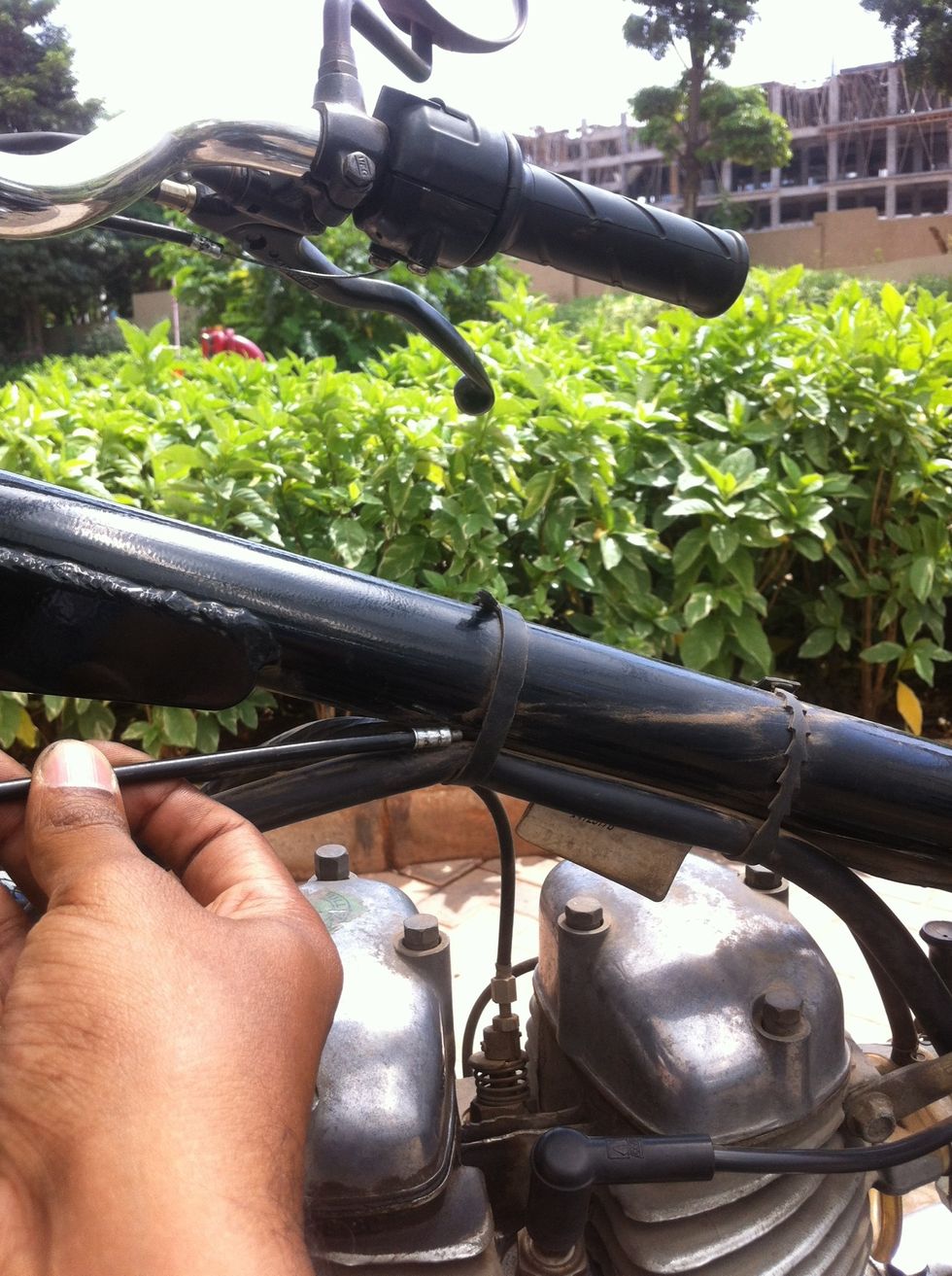 How to change throttle cable for a royal enfield std 350 B+C Guides