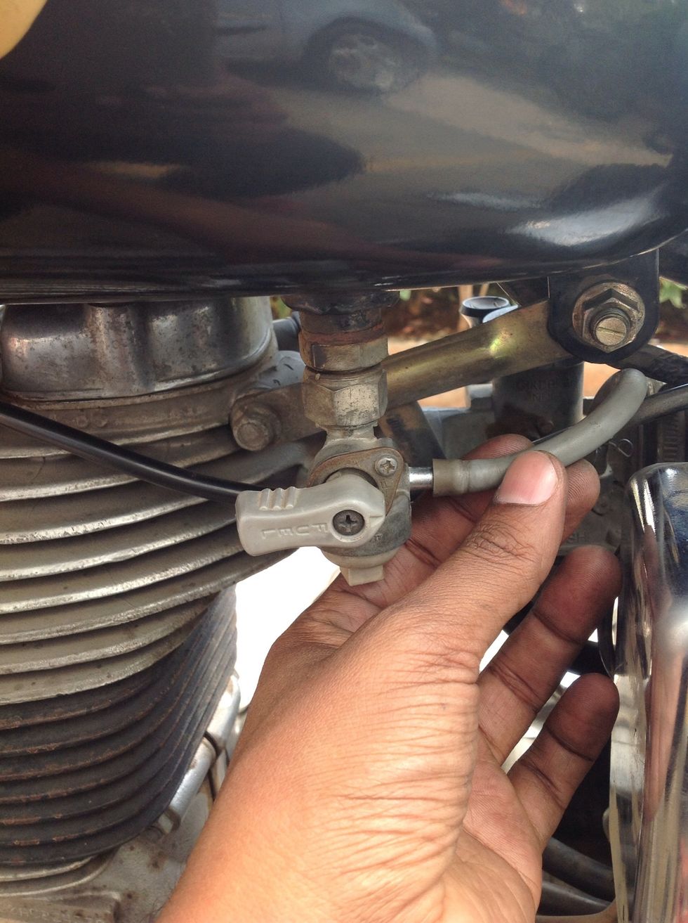 How to change throttle cable for a royal enfield std 350 B+C Guides