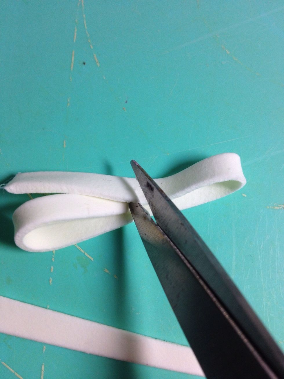 How to make a clay ribbon bow decoration - B+C Guides