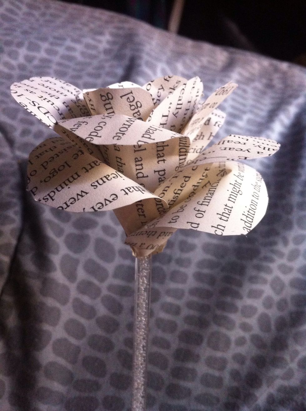 How to create a paper book flower - a valentine's day idea - B+C Guides