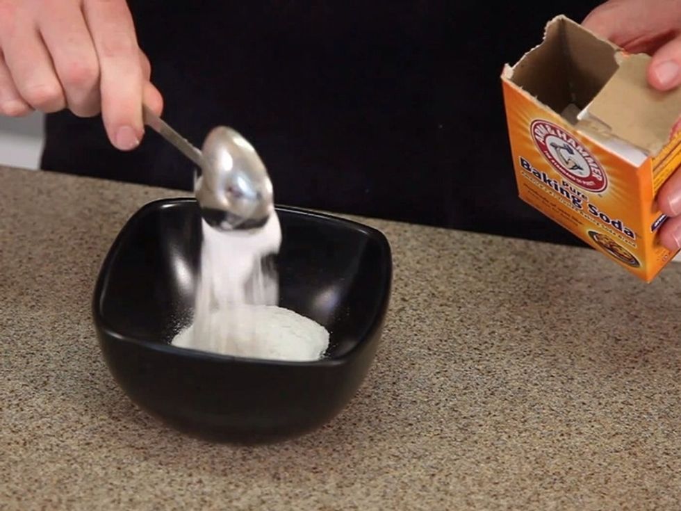 How to clean and deodorize your microwave B+C Guides