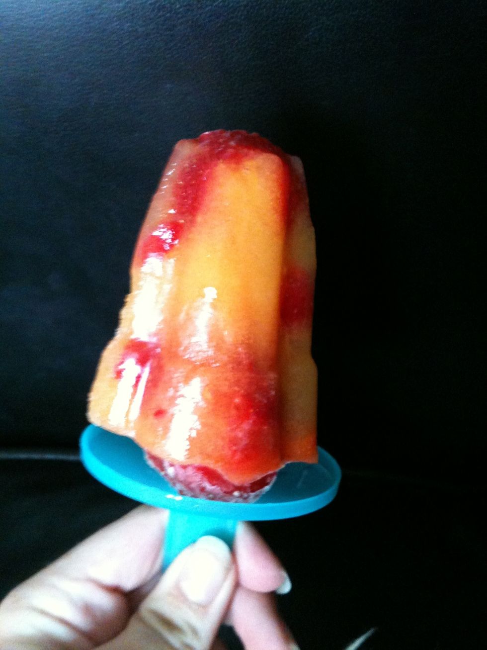 How to make a fruity strawberry ice lolly!😍👌🍓 B+C Guides