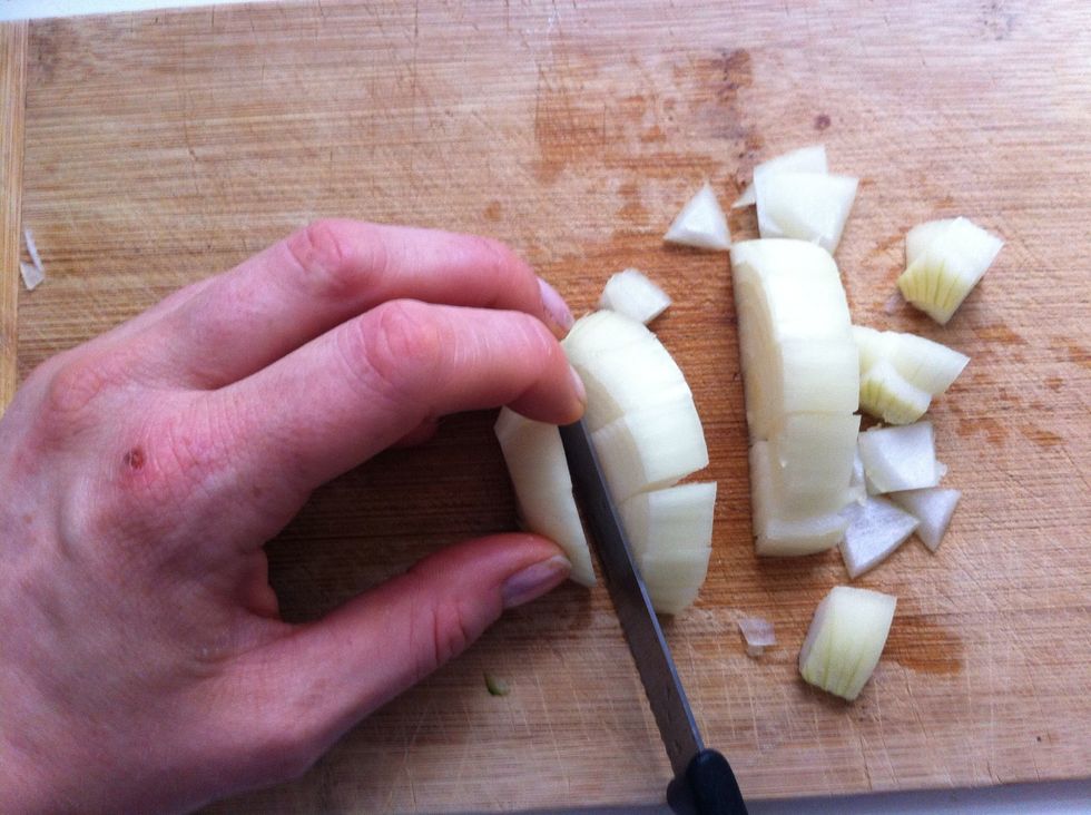 How to quickly dice an onion (large dice) B+C Guides