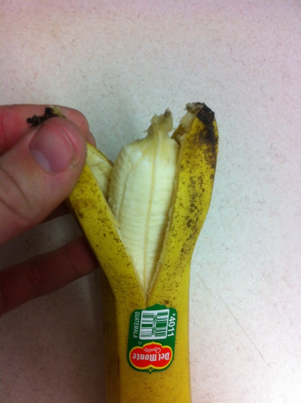 How to open a banana the correct way - B+C Guides