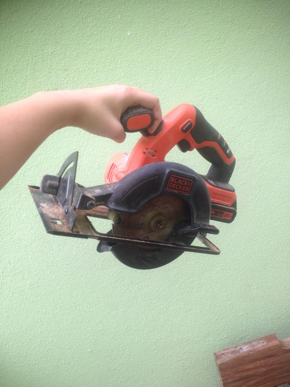 How to use a circular saw for beginners B+C Guides