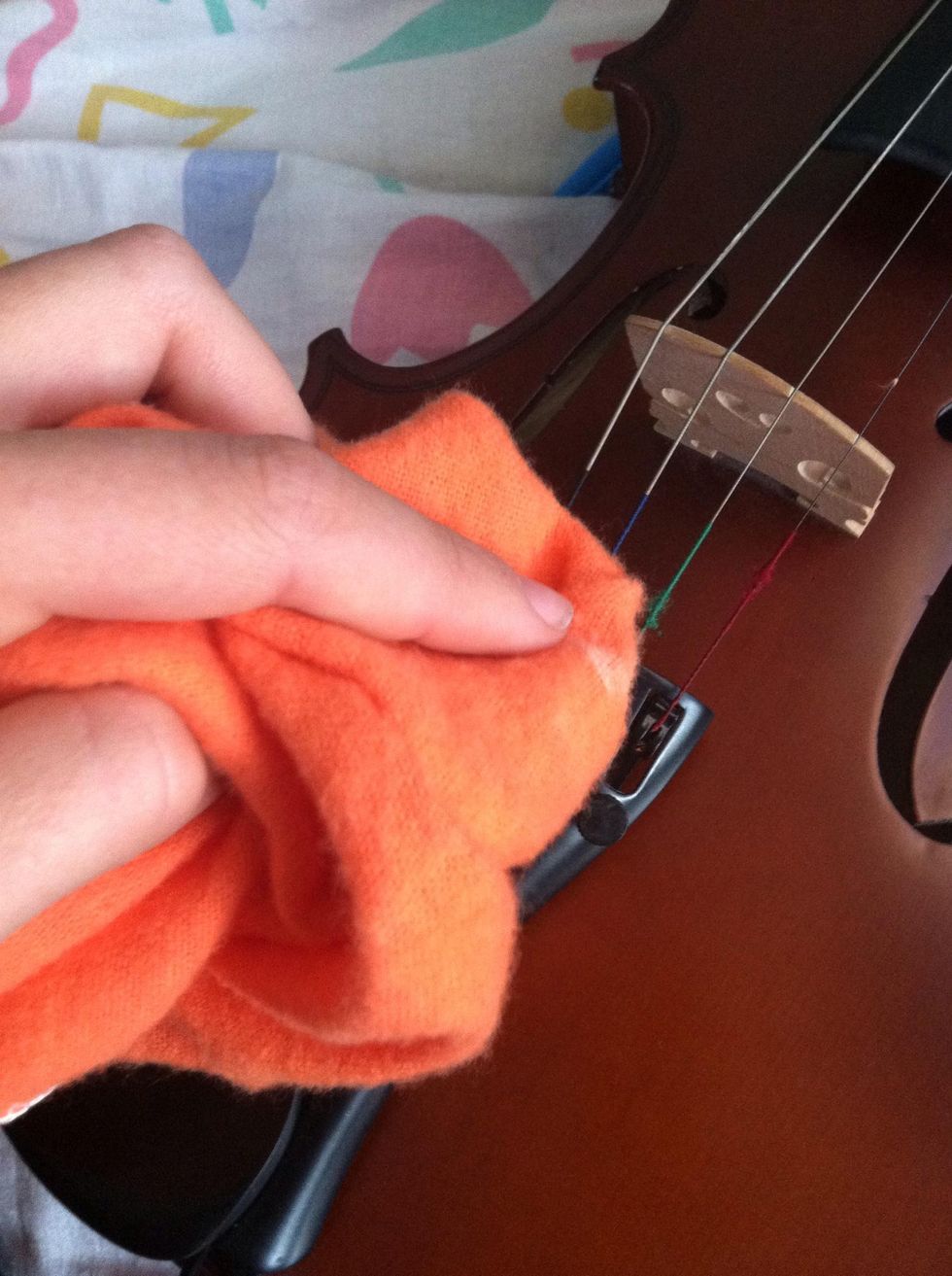 How to clean your violin - B+C Guides