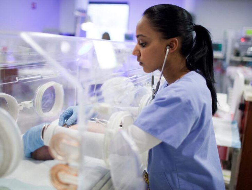 How to a neonatal nurse B+C Guides