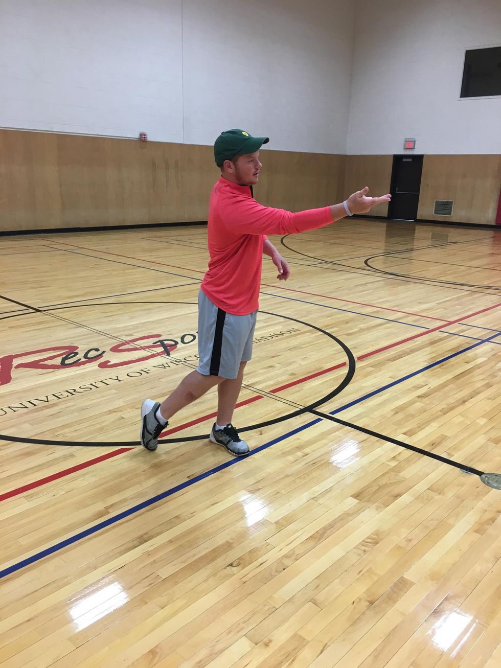 How to forehand throw a frisbee B+C Guides