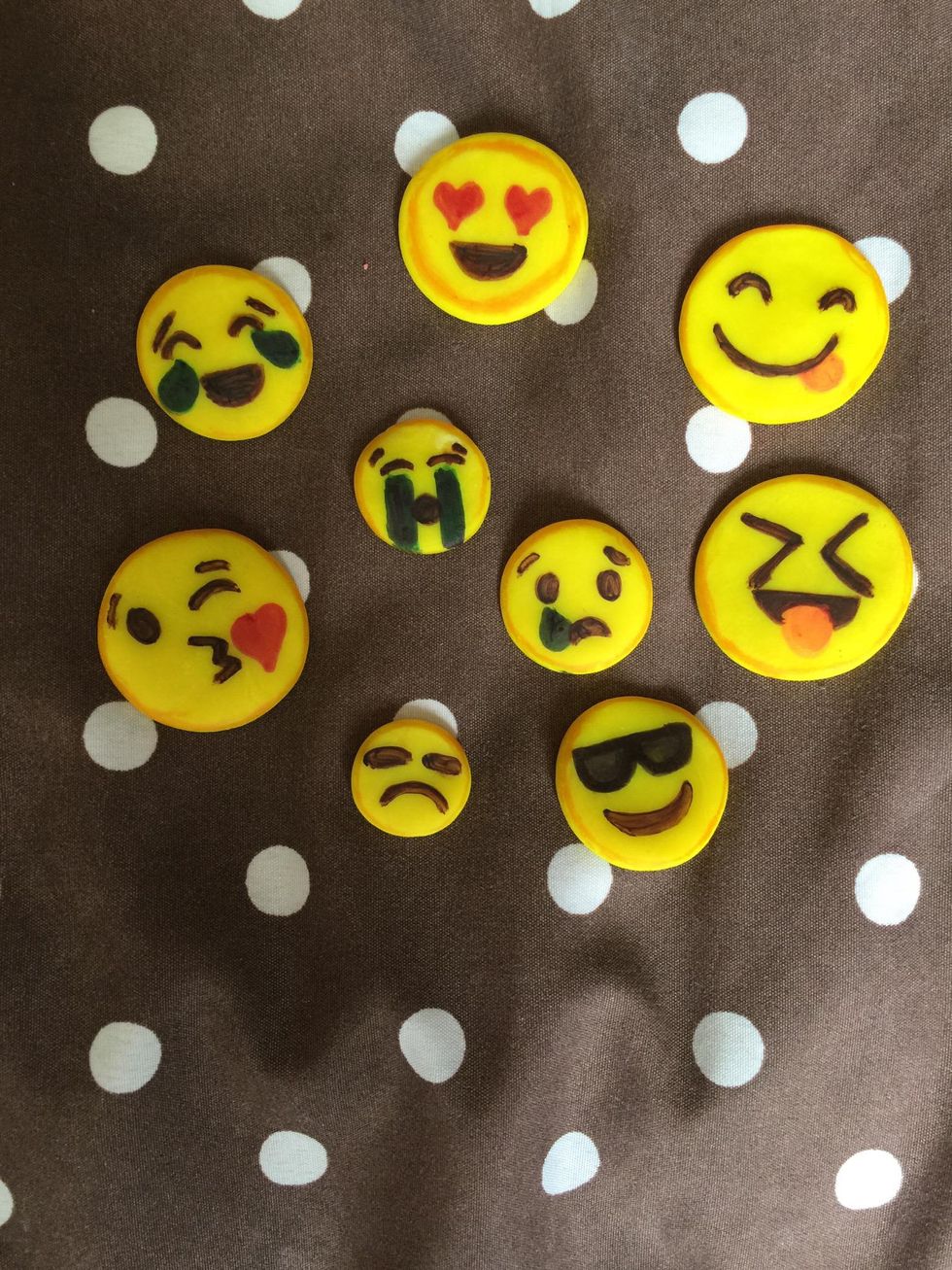 How to make clay emojis - B+C Guides