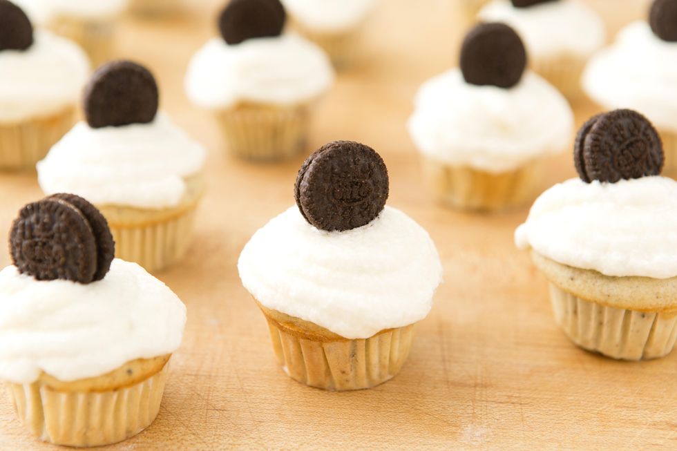 How to make cookies + cream mini cupcakes B+C Guides
