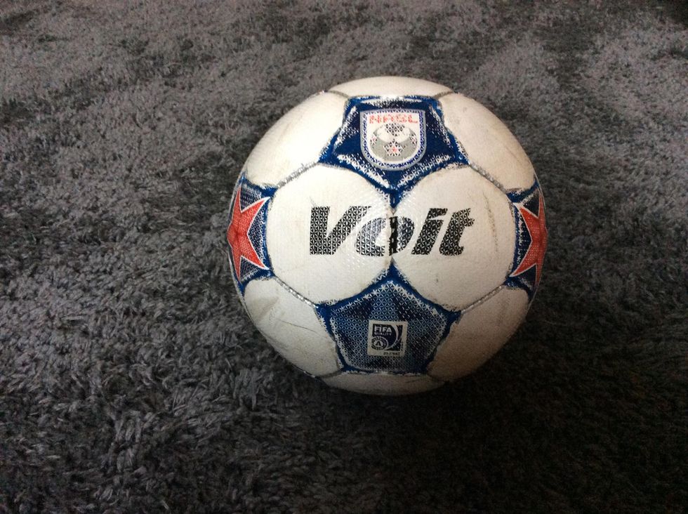 How to flick a soccer ball up B+C Guides