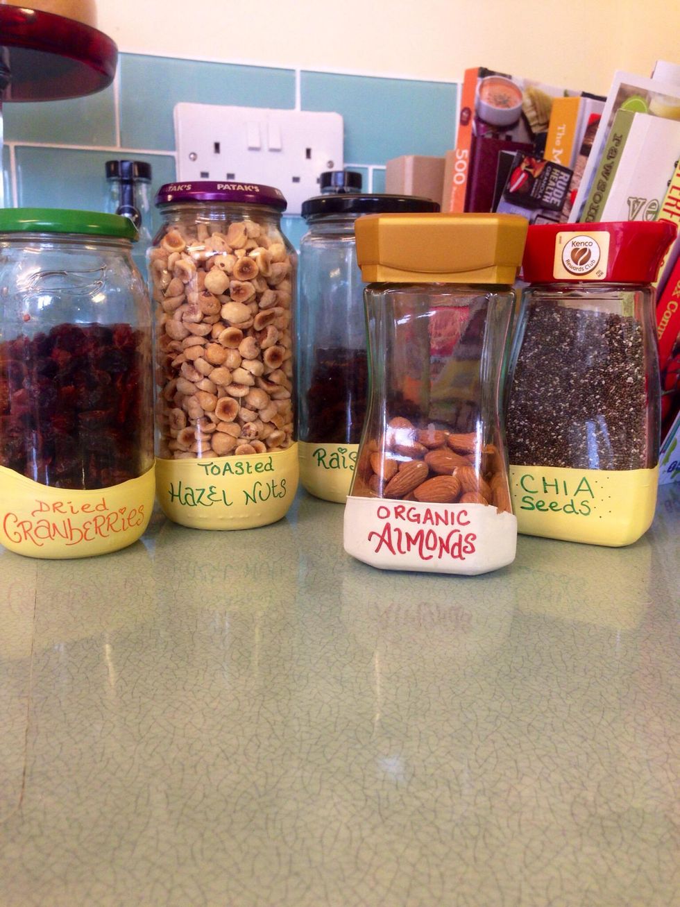 How to label jars with balloons B+C Guides