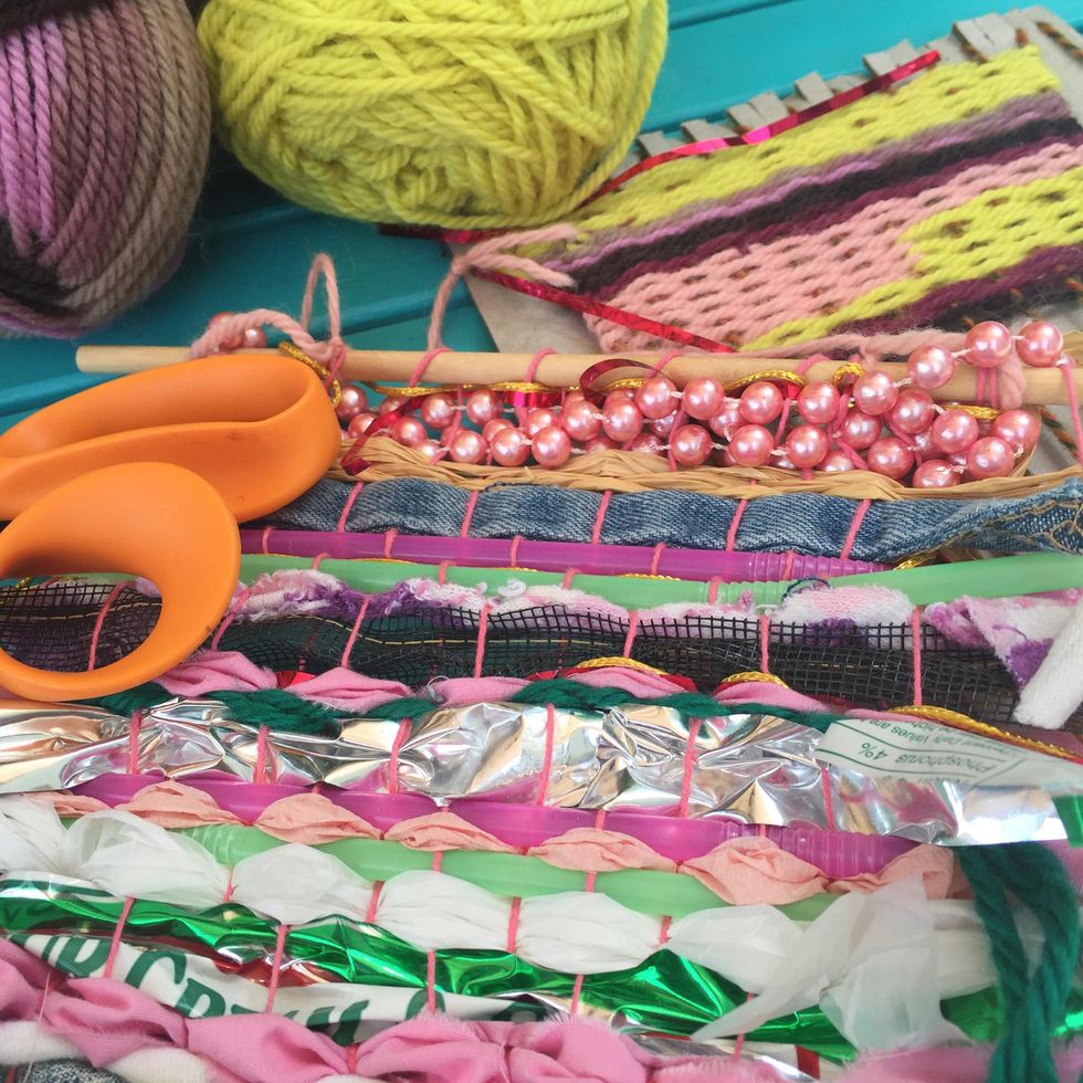 How to finish a weaving on a cardboard loom B+C Guides