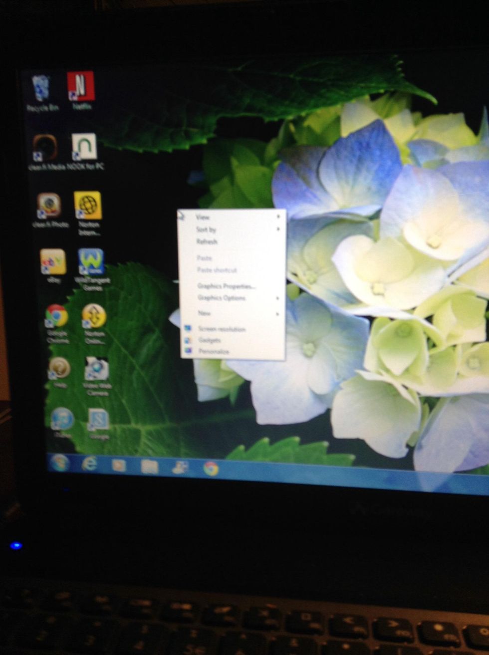 How to change your background on your computer!!😃😃 B+C Guides