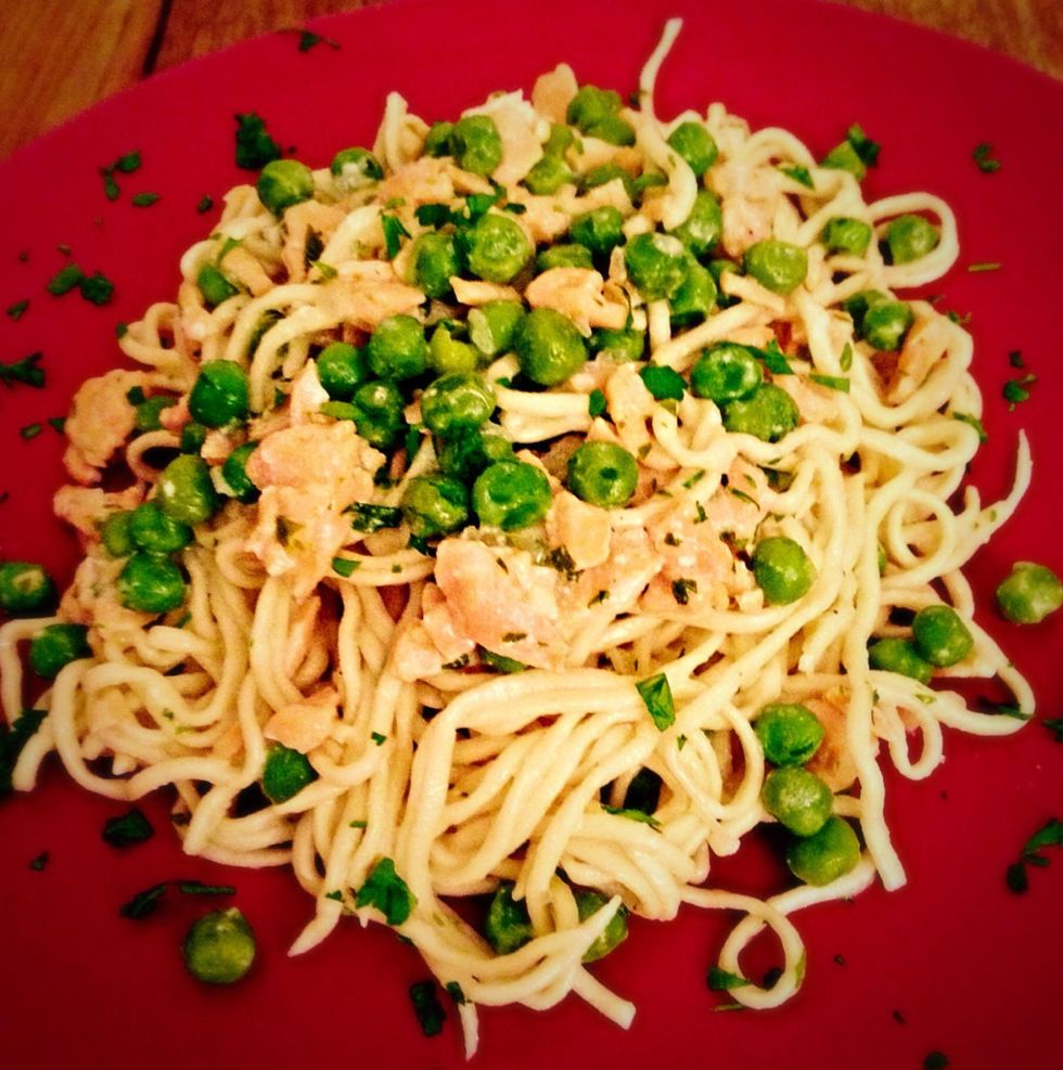 How to cook tagliolini with peas and smoked salmon B+C Guides