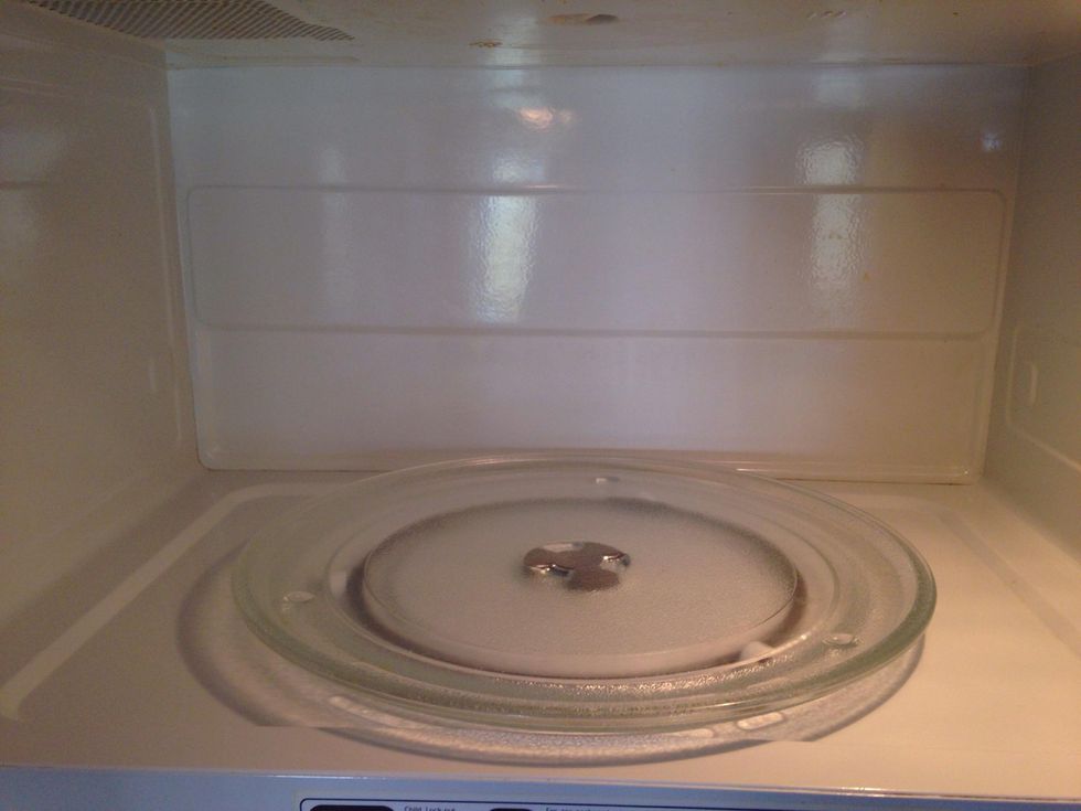 How to clean your microwave with water and vinegar B+C Guides