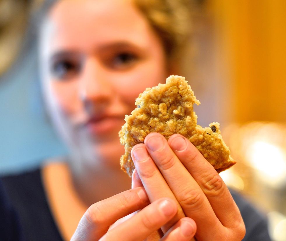How to make a single chocolate chip oatmeal cookie B+C Guides