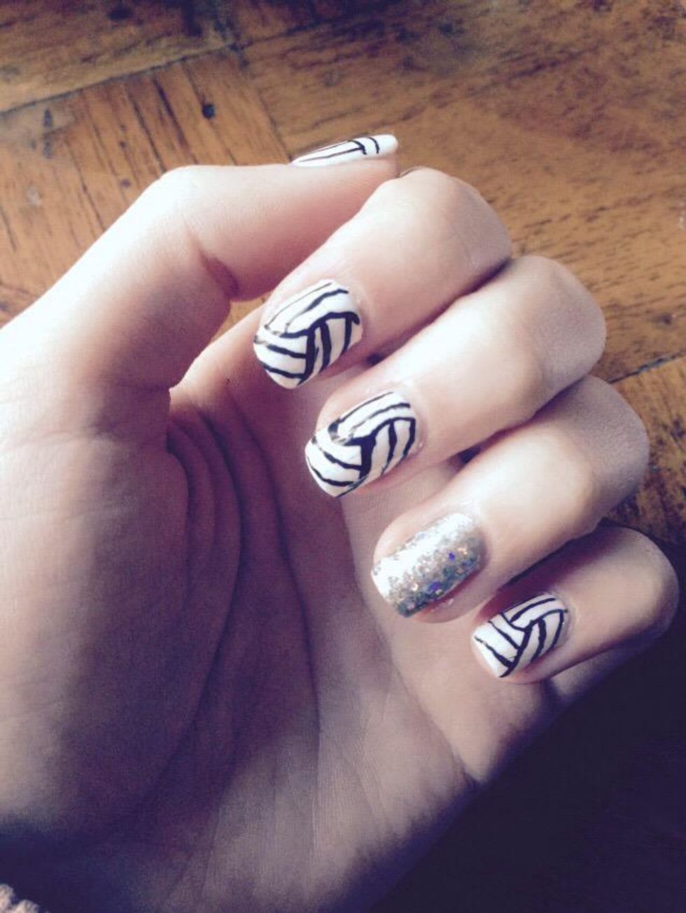 How to create volleyball nails - B+C Guides