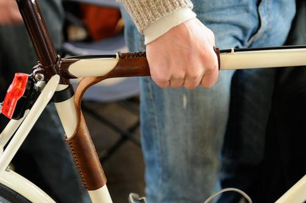 How to install the sewon bicycle portage strap B+C Guides