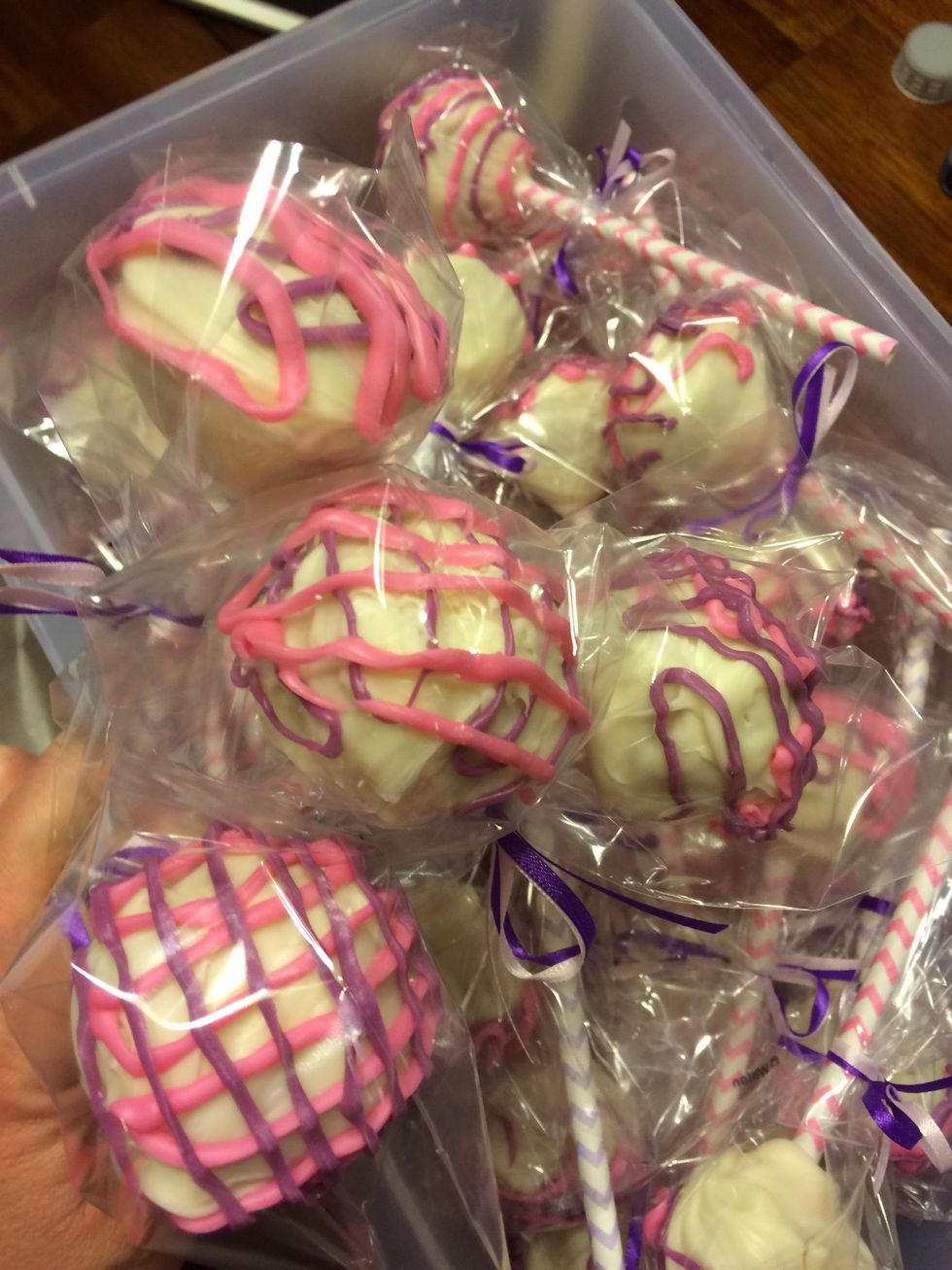 How to make delicious vanilla cake pops from scratch B+C Guides