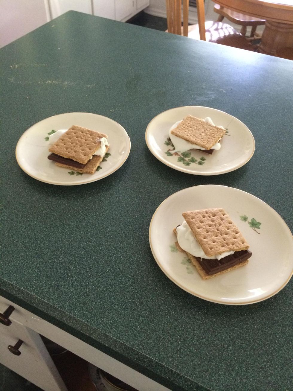 How to make s'mores over a stove B+C Guides