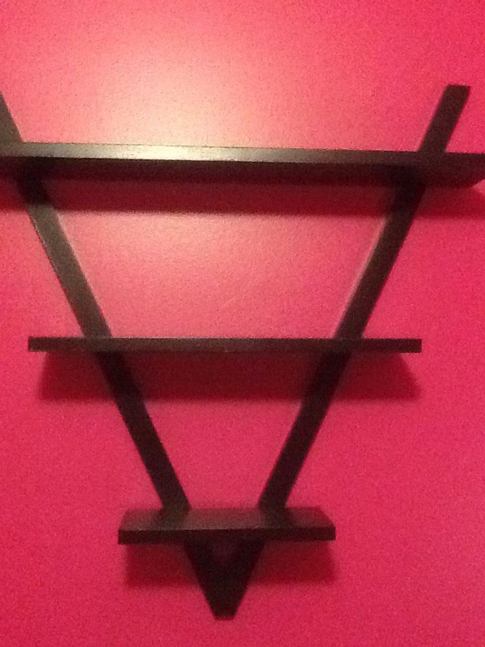 How to repaint a wooden shelf B+C Guides