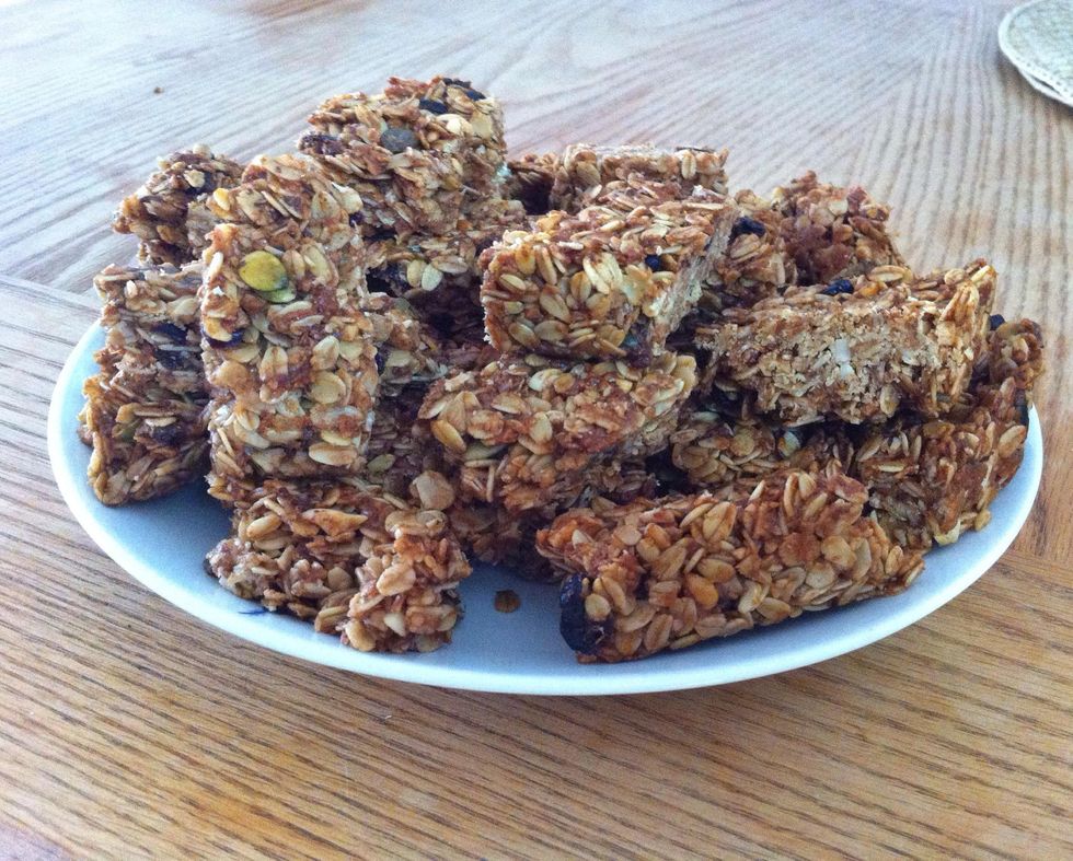 How to make granola bars at home B+C Guides