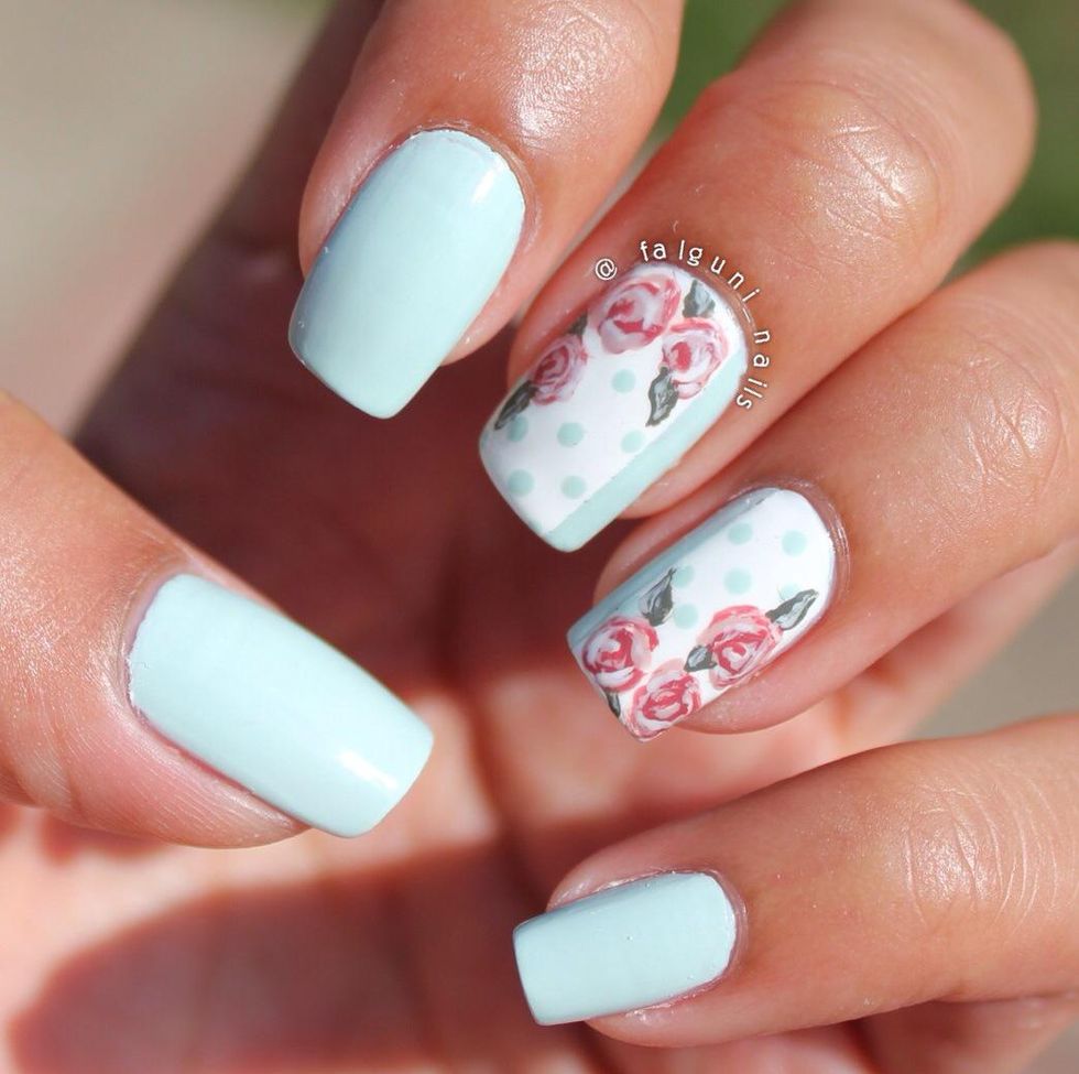 Vintage Roses Bring Nails to Life
