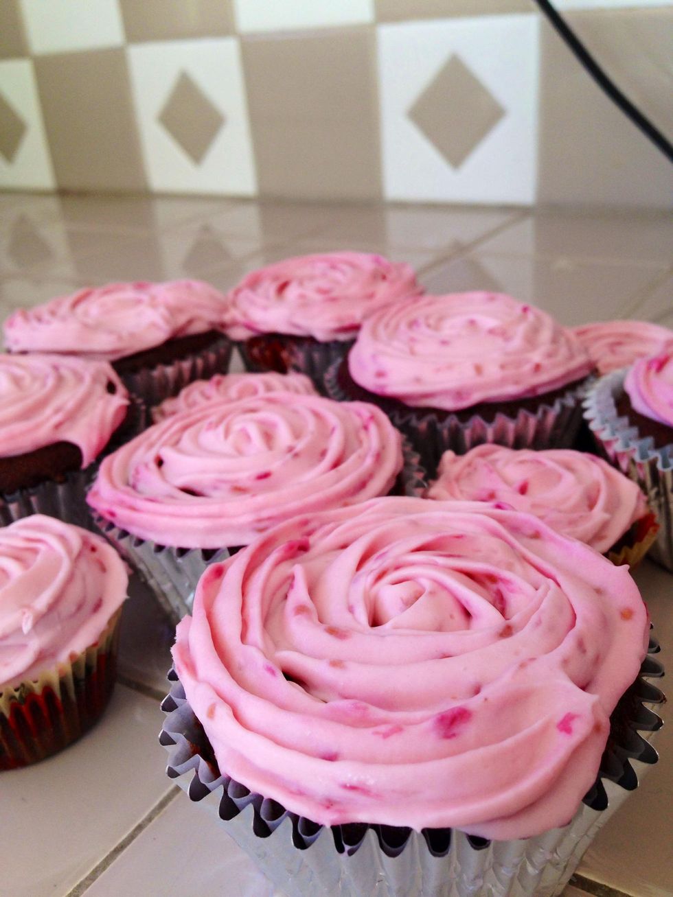 How to make a delicious raspberry cream cheese icing!! B+C Guides