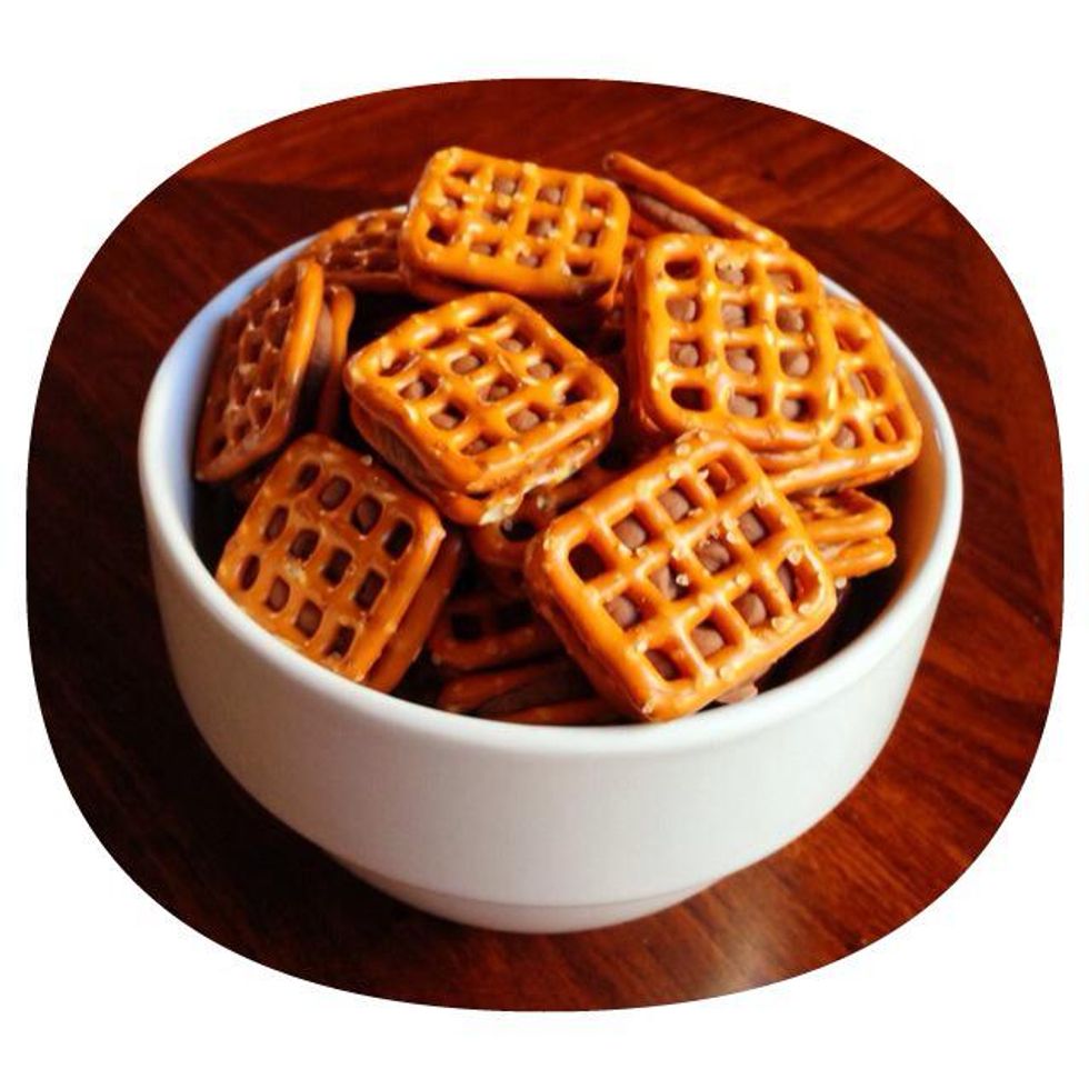 How to make chocolate caramel pretzel bites B+C Guides