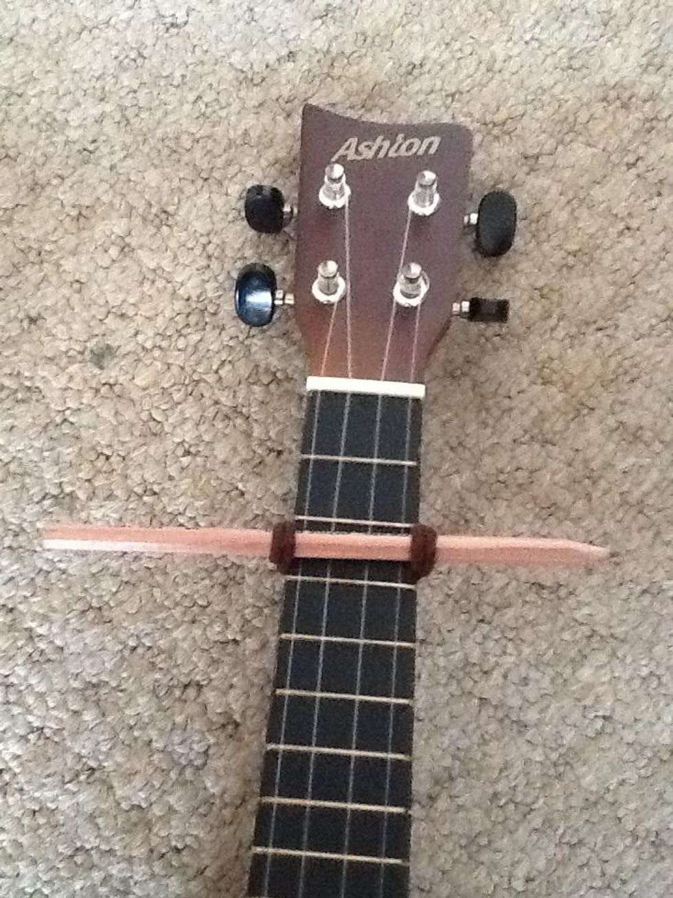 How to make a ukulele capo B+C Guides