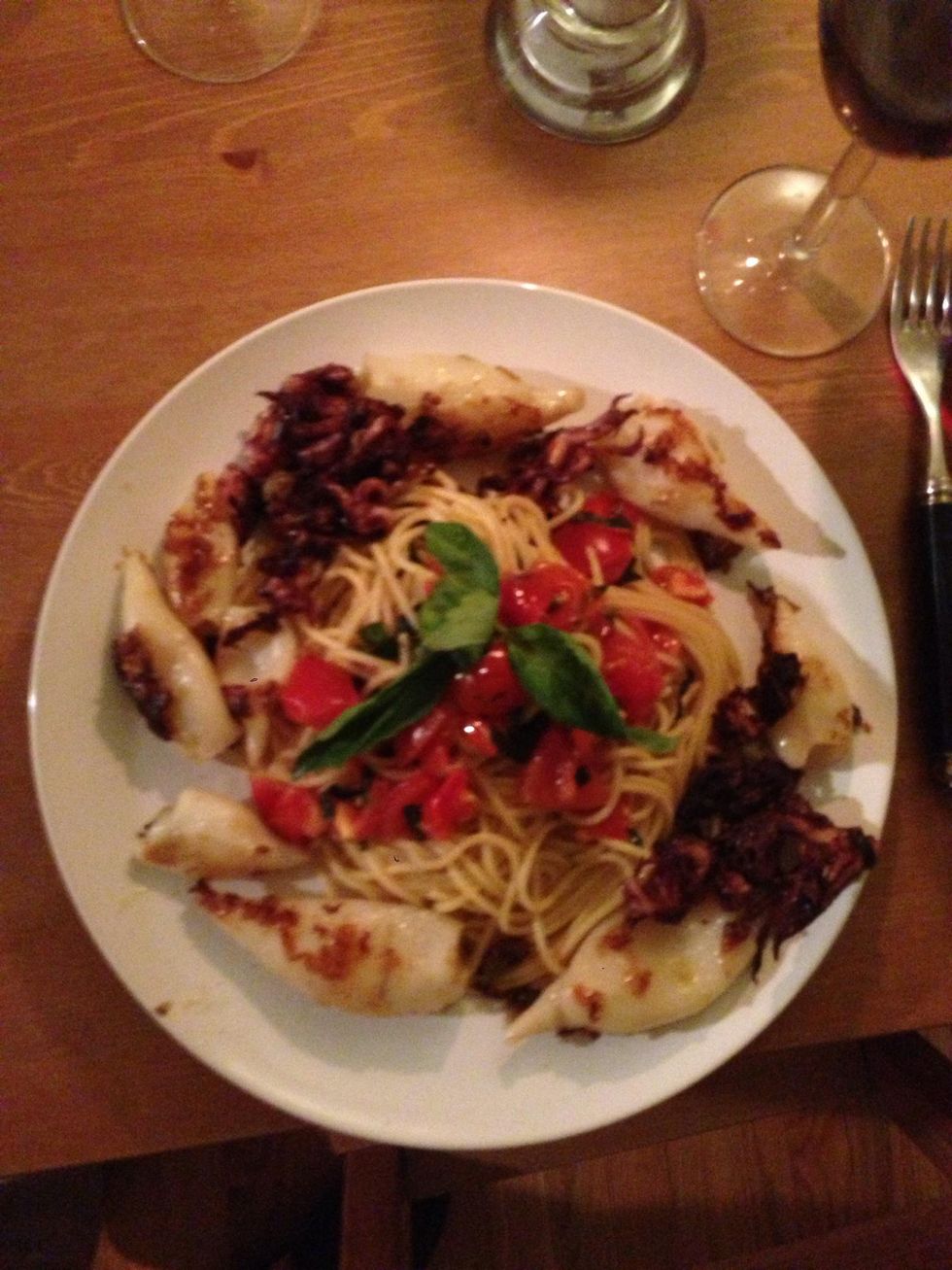 How to cook capellini with fresh squid and tomato B+C Guides