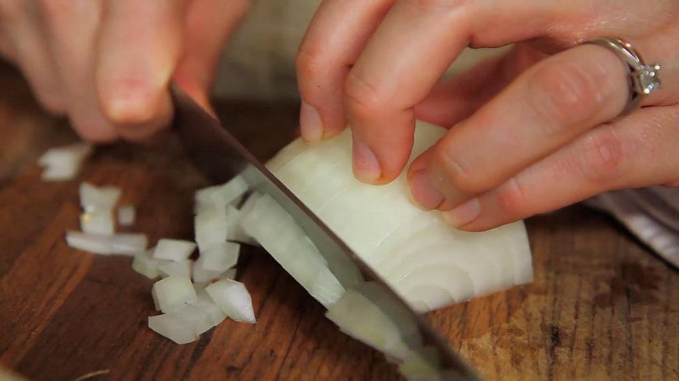 How to cut an onion without crying B+C Guides