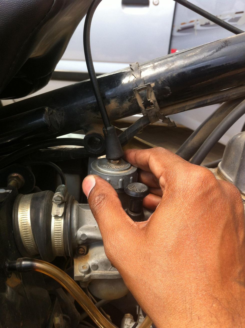 How to change throttle cable for a royal enfield std 350 B+C Guides